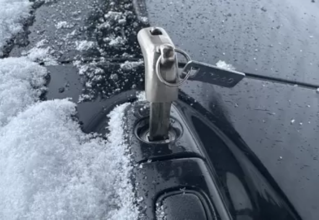 uzsalusi-auto-spynele